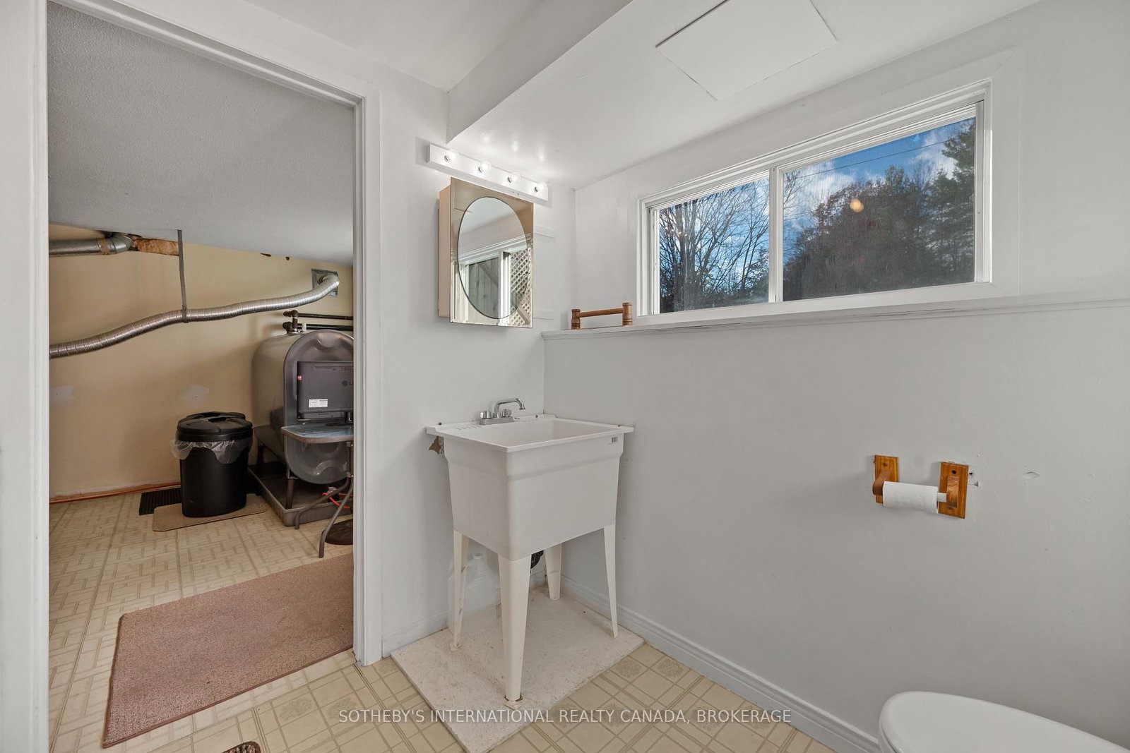638 Thousand Islands Pky Parkway • Front of Leeds & Seeleys Bay, ON photo 23