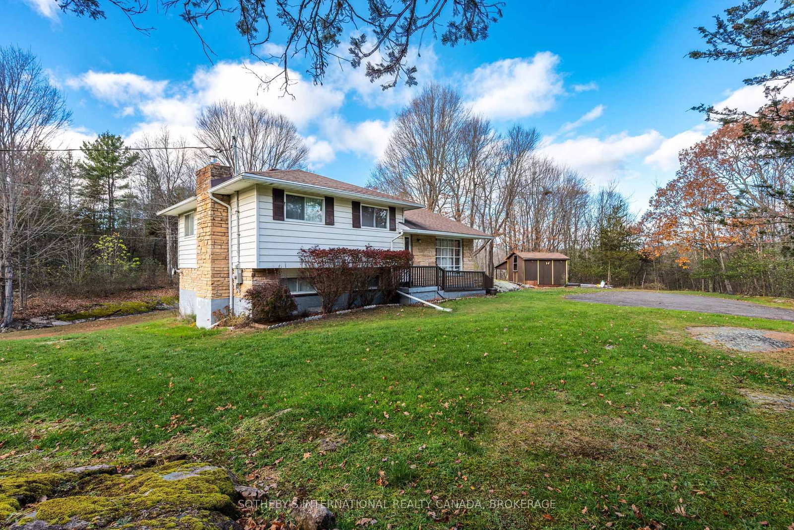 638 Thousand Islands Pky Parkway • Front of Leeds & Seeleys Bay, ON photo 3