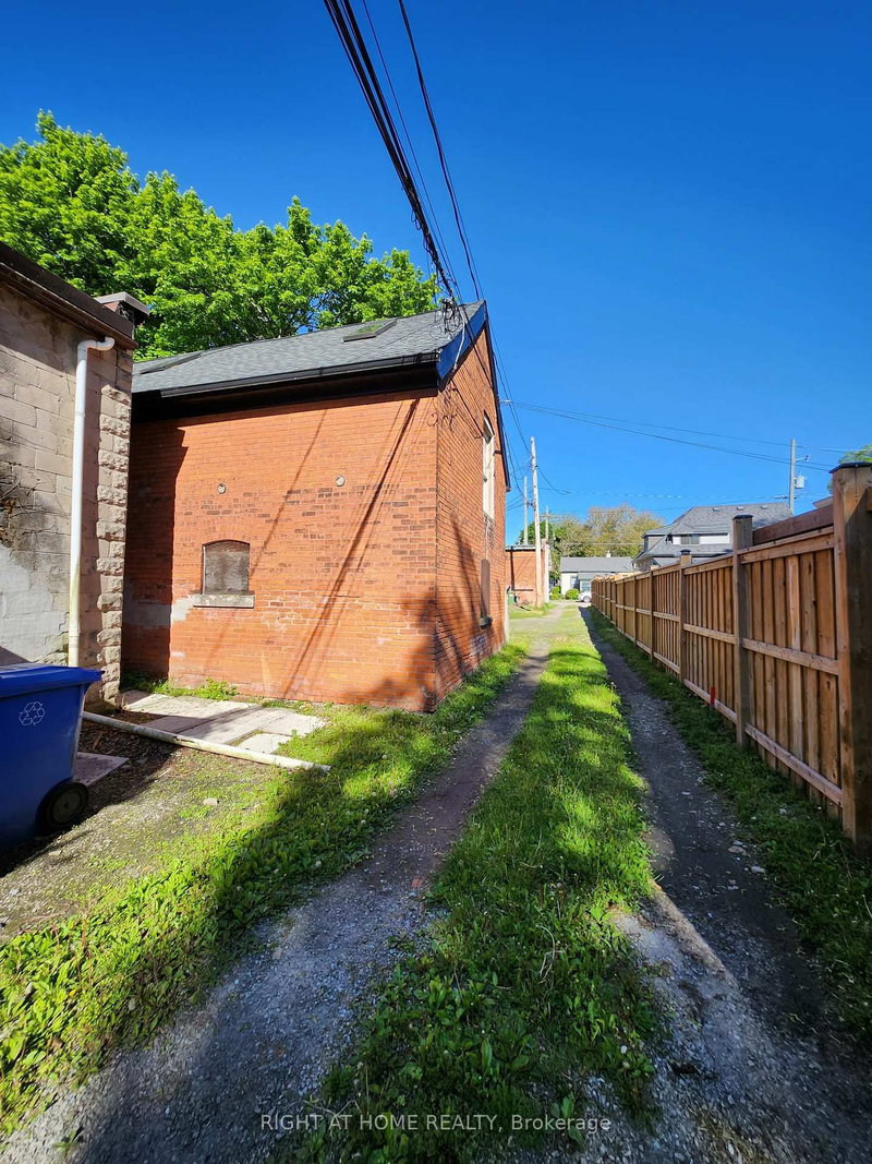 Garage - 171 King St W, Hamilton, L9H 1V3 | Image 2