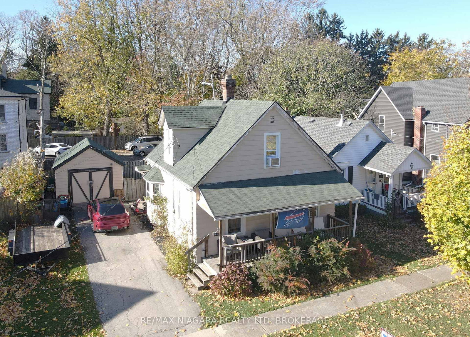 Detached House for sale at 84 Waterloo Street, Fort Erie, Ontario, L2A 3J7 - Central - MLS: X12536750