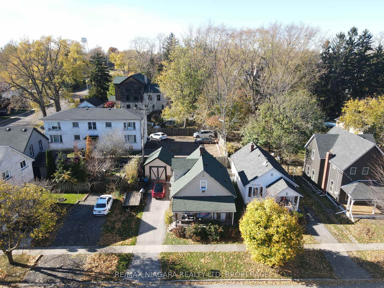 Detached House for sale at 84 Waterloo Street, Fort Erie, Ontario, L2A 3J7 - Central - MLS: X12536750