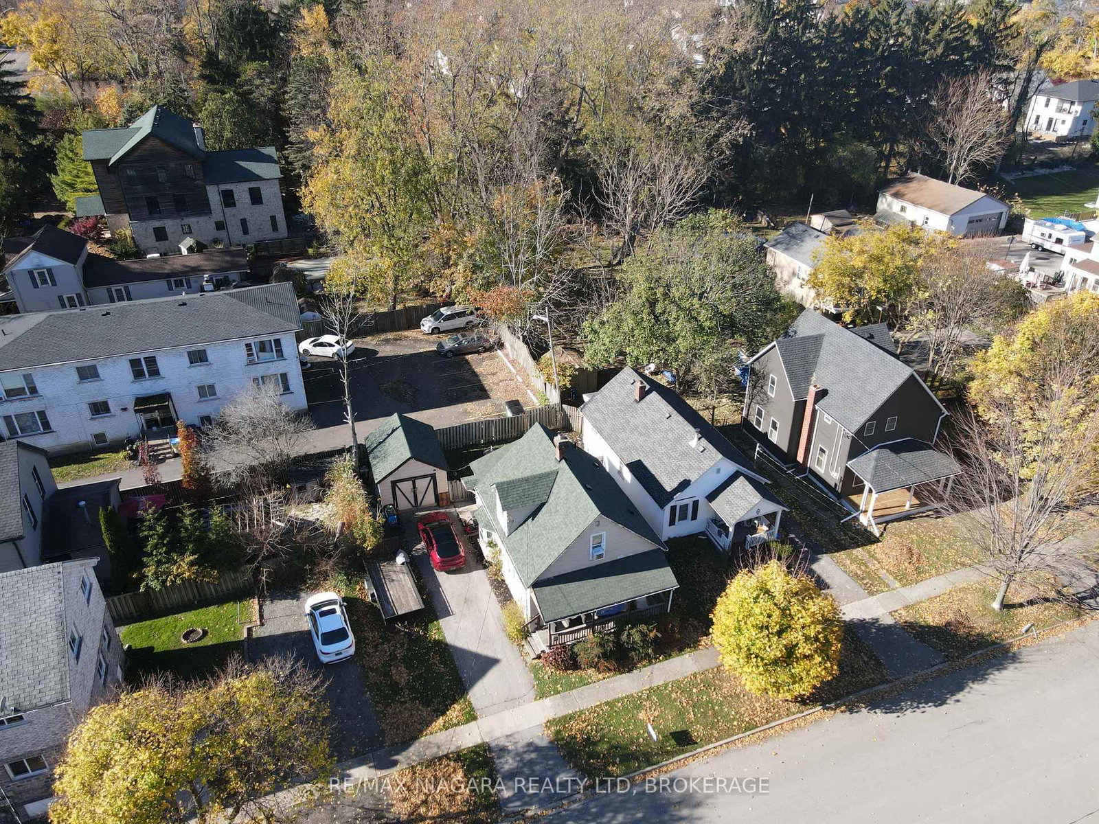 Detached House for sale at 84 Waterloo Street, Fort Erie, Ontario, L2A 3J7 - Central - MLS: X12536750