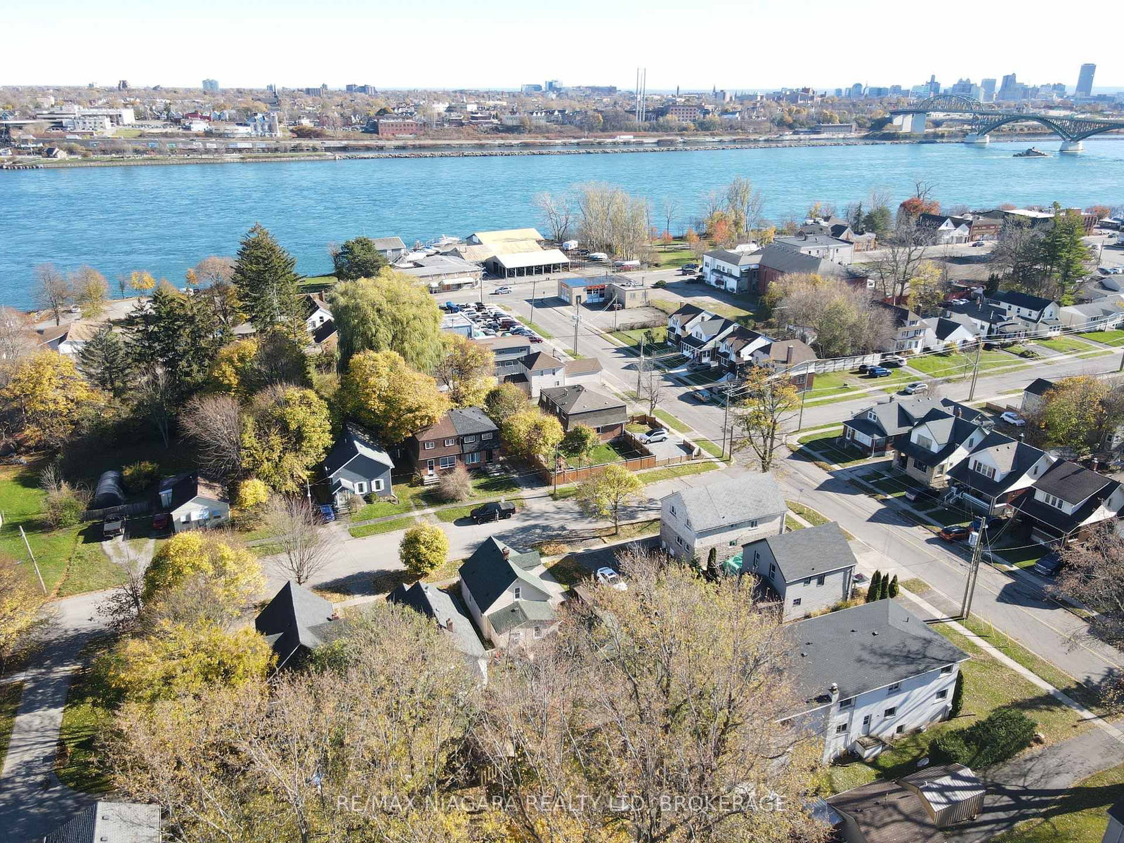 Detached House for sale at 84 Waterloo Street, Fort Erie, Ontario, L2A 3J7 - Central - MLS: X12536750