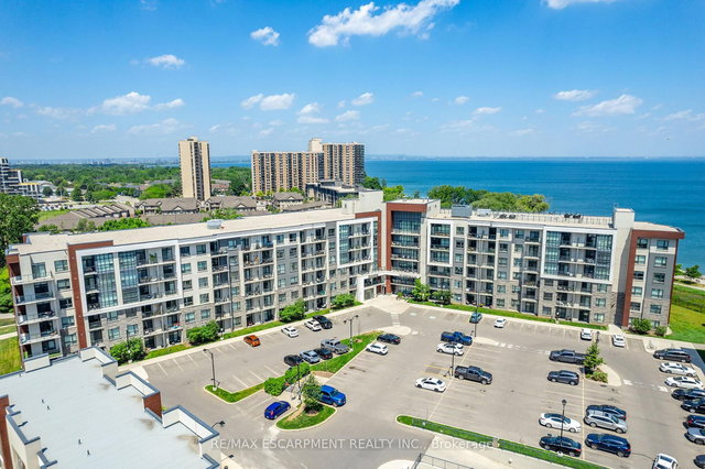 422 - 125 Shoreview Place