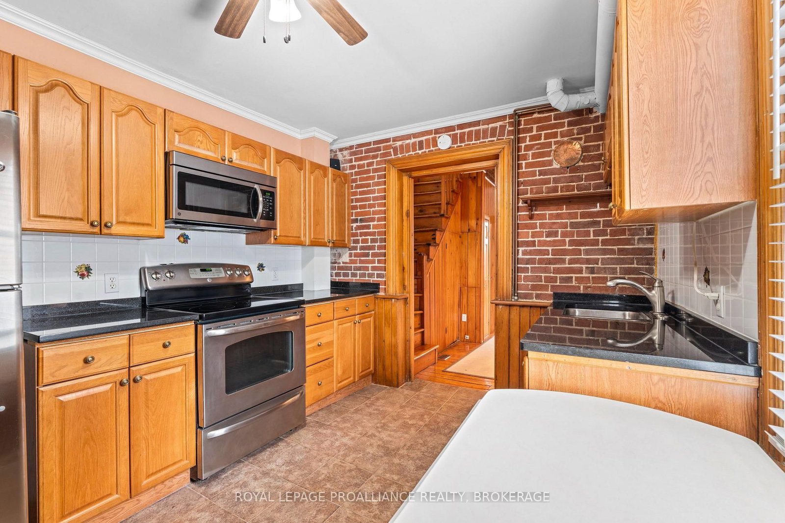 270 Wellington Street - Photo 10