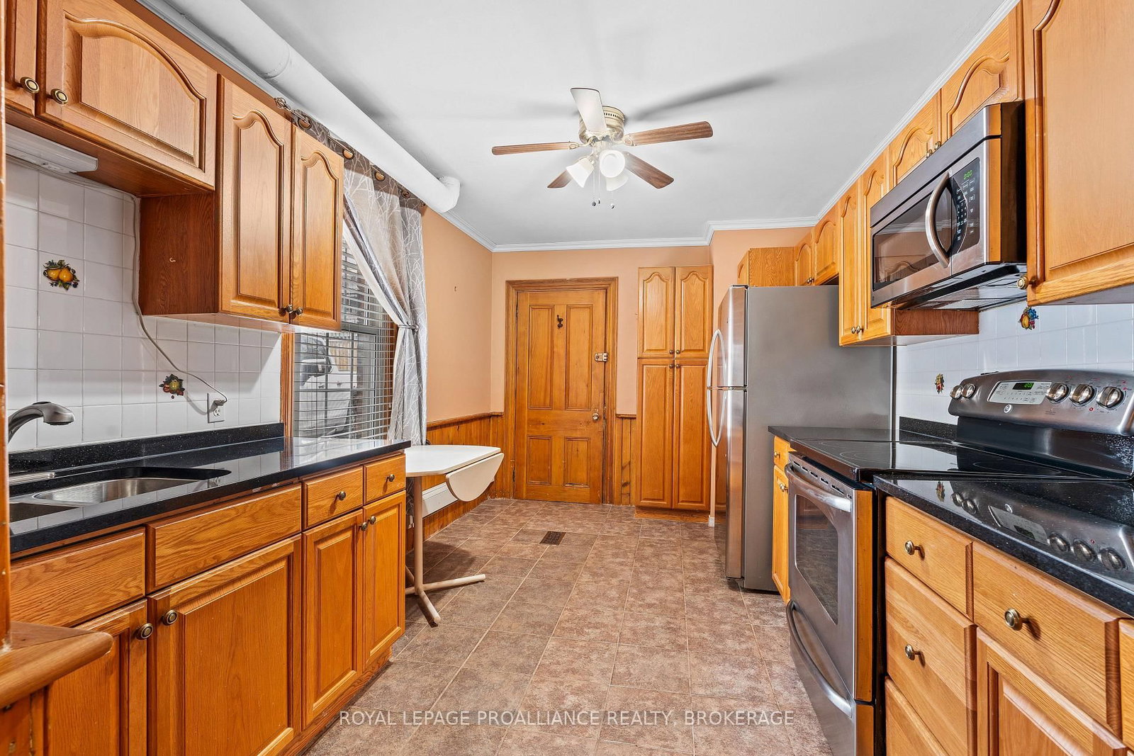 270 Wellington Street - Photo 11