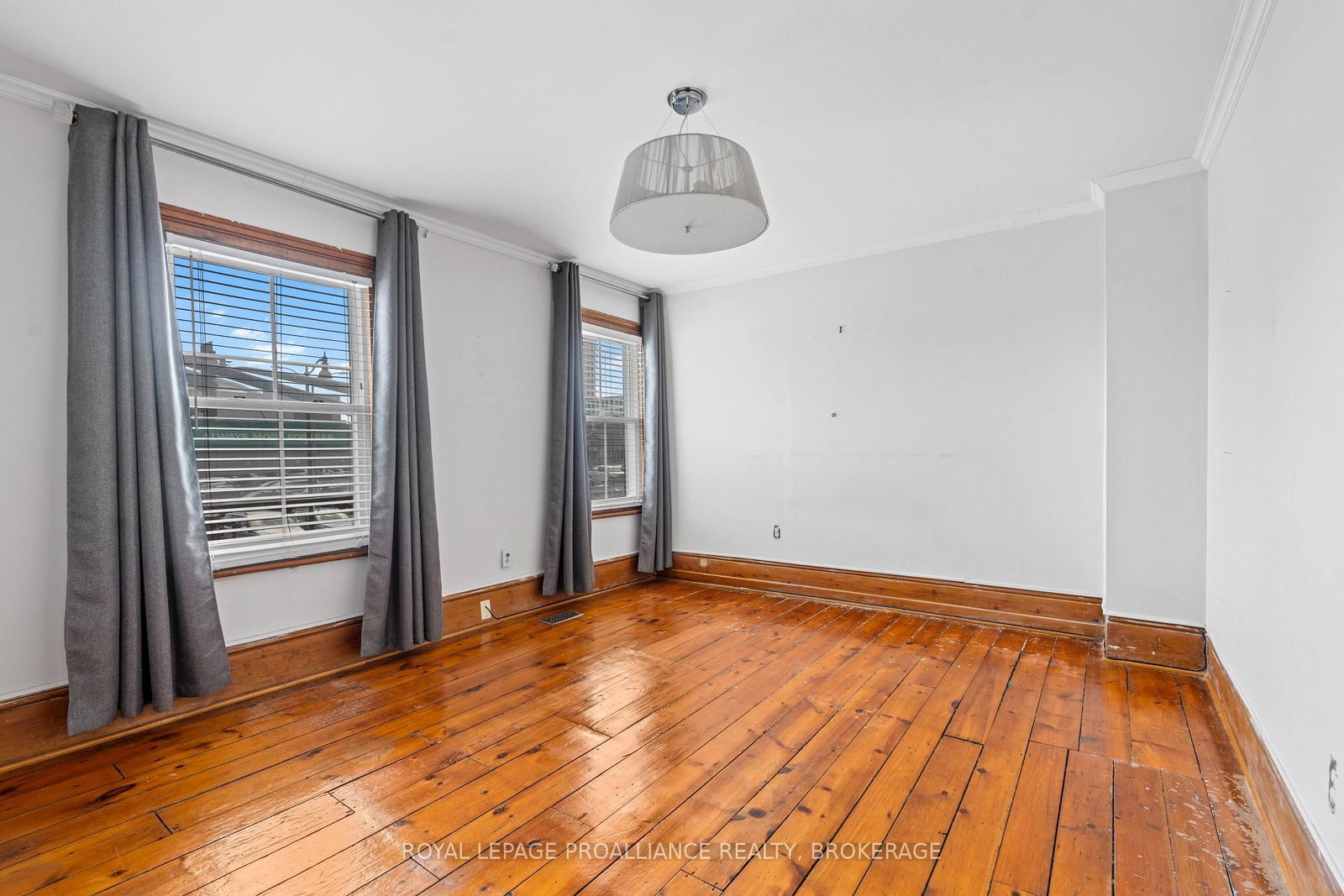270 Wellington Street - Photo 12