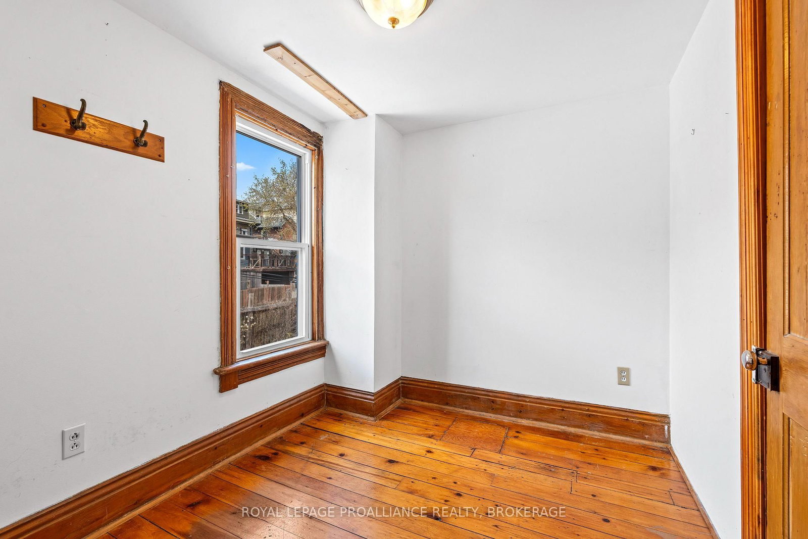 270 Wellington Street - Photo 17