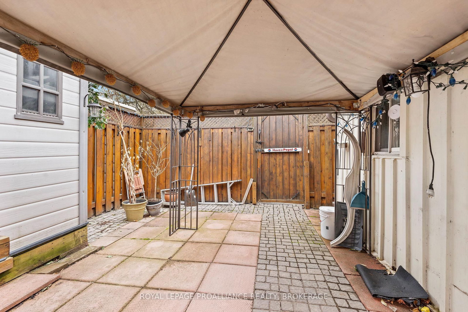 270 Wellington Street - Photo 4