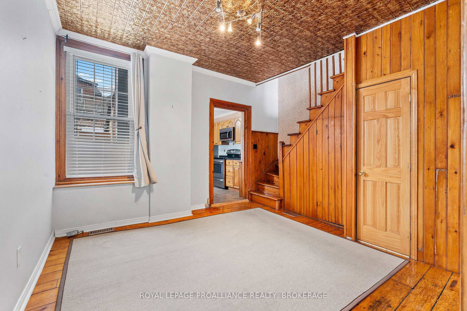 270 Wellington Street - Photo 9