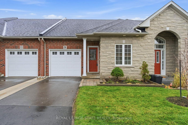9 Manitoulin Tr, Hamilton, L9B 2X8 | Image 2