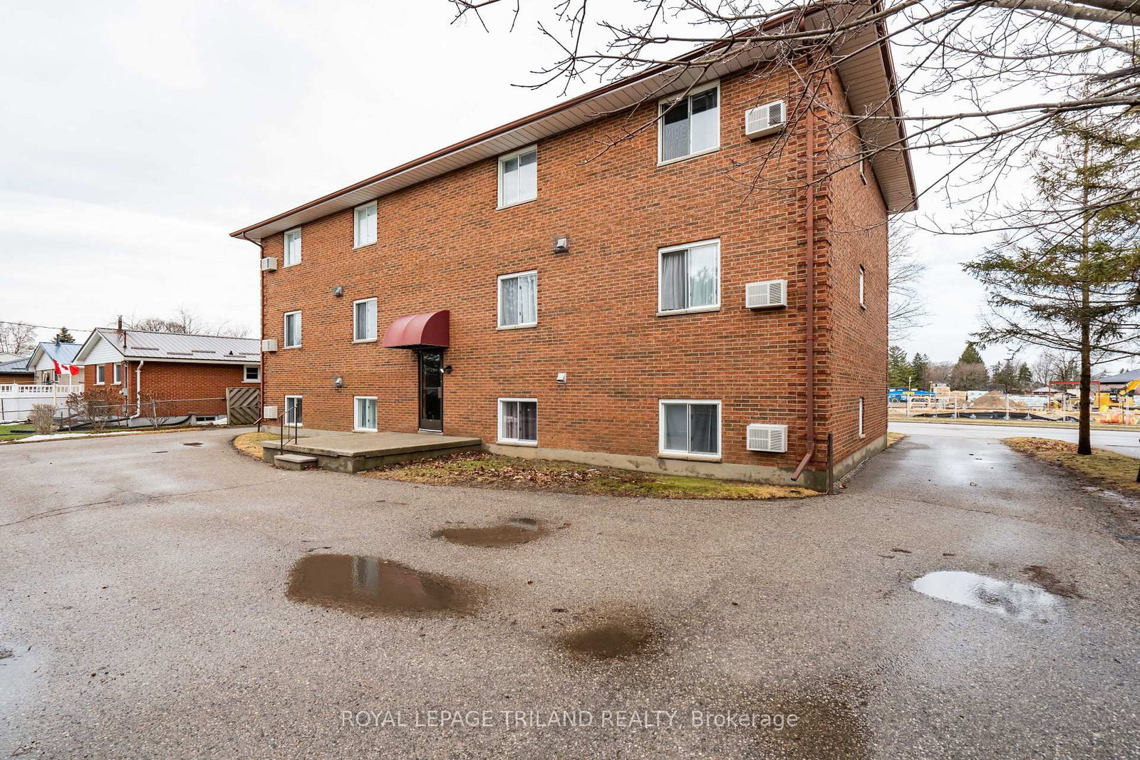 221 Highview Drive • St. Thomas, ON photo 4