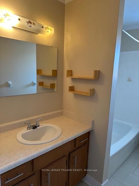 221 Highview Drive • St. Thomas, ON photo 5