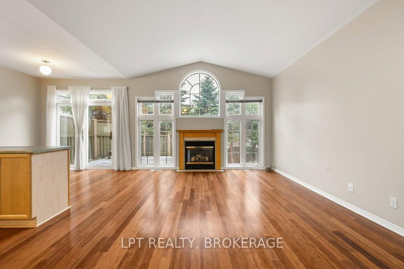 99 Dalgleish Ave, Kingston, K7K 7E3 | Image 2