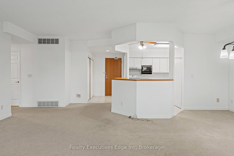 205 - 208 Silvercreek Pkwy N, Guelph, N1H 8H2 | Image 2