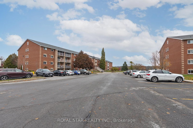 114 - 580 Armstrong Rd, Kingston, K7M 8M3 | Image 3