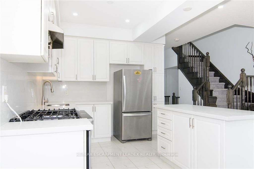Townhouse for lease at 14 Cleland Avenue, Hamilton, Ontario, L9K 0J9 - Meadowlands - MLS: X12552810