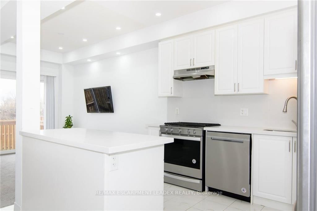 Townhouse for lease at 14 Cleland Avenue, Hamilton, Ontario, L9K 0J9 - Meadowlands - MLS: X12552810