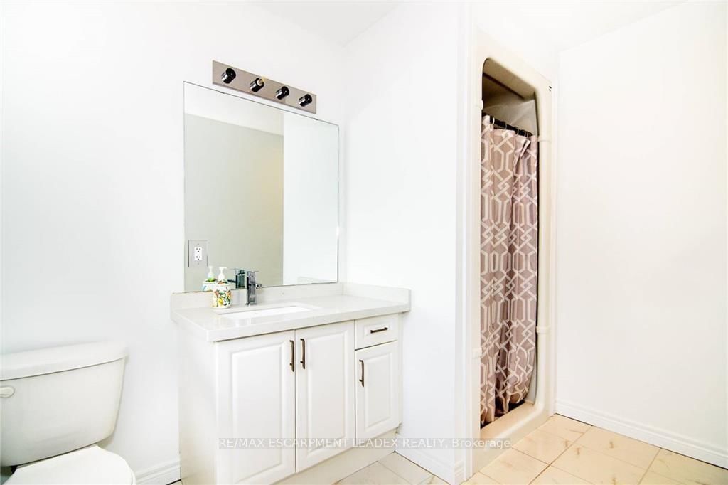 Townhouse for lease at 14 Cleland Avenue, Hamilton, Ontario, L9K 0J9 - Meadowlands - MLS: X12552810