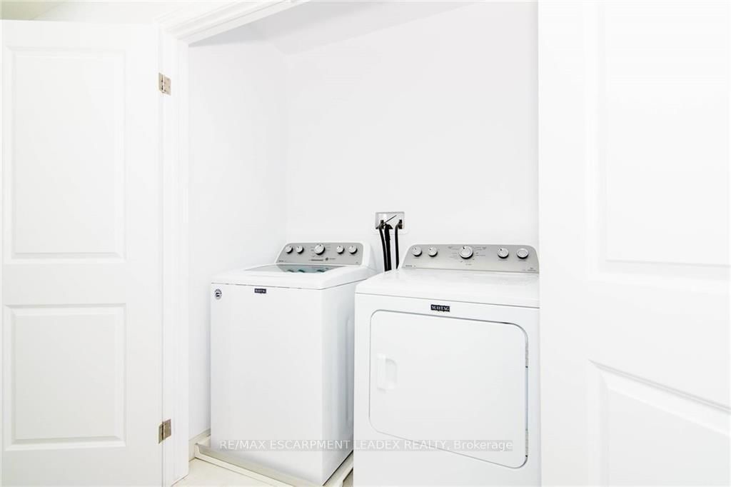 Townhouse for lease at 14 Cleland Avenue, Hamilton, Ontario, L9K 0J9 - Meadowlands - MLS: X12552810