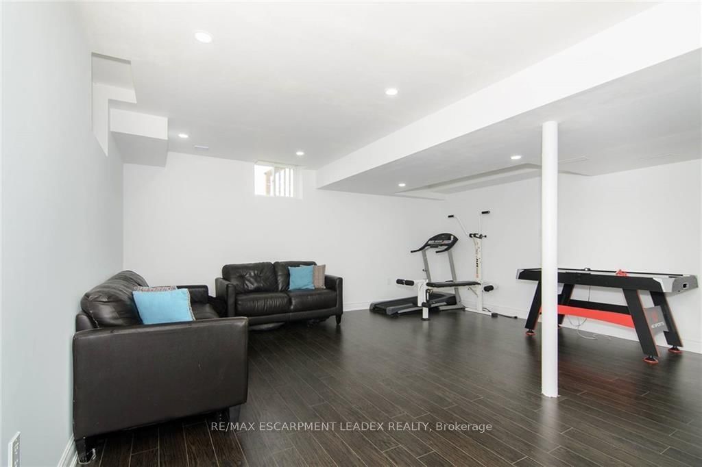 Townhouse for lease at 14 Cleland Avenue, Hamilton, Ontario, L9K 0J9 - Meadowlands - MLS: X12552810