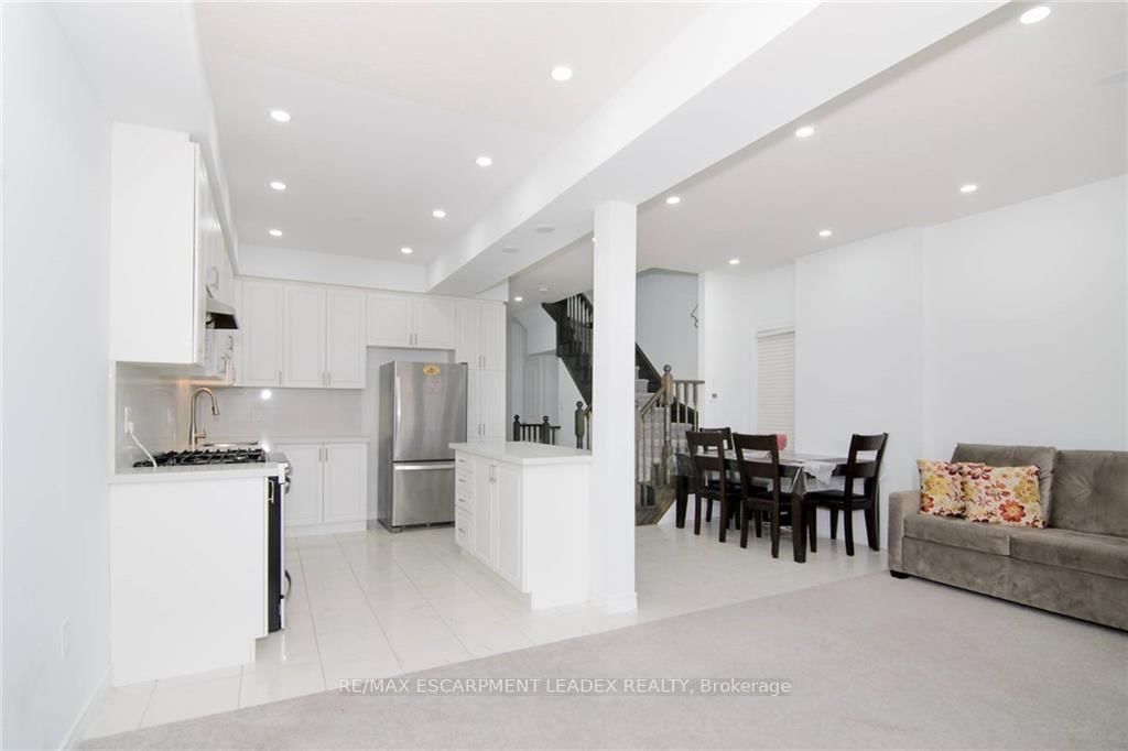 Townhouse for lease at 14 Cleland Avenue, Hamilton, Ontario, L9K 0J9 - Meadowlands - MLS: X12552810