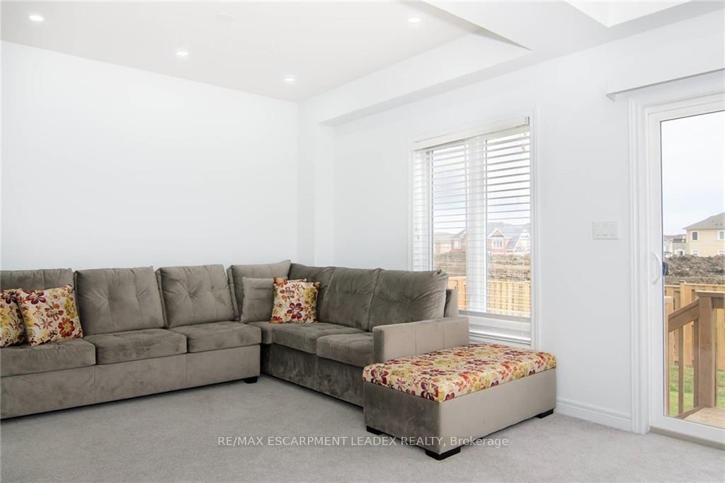 Townhouse for lease at 14 Cleland Avenue, Hamilton, Ontario, L9K 0J9 - Meadowlands - MLS: X12552810