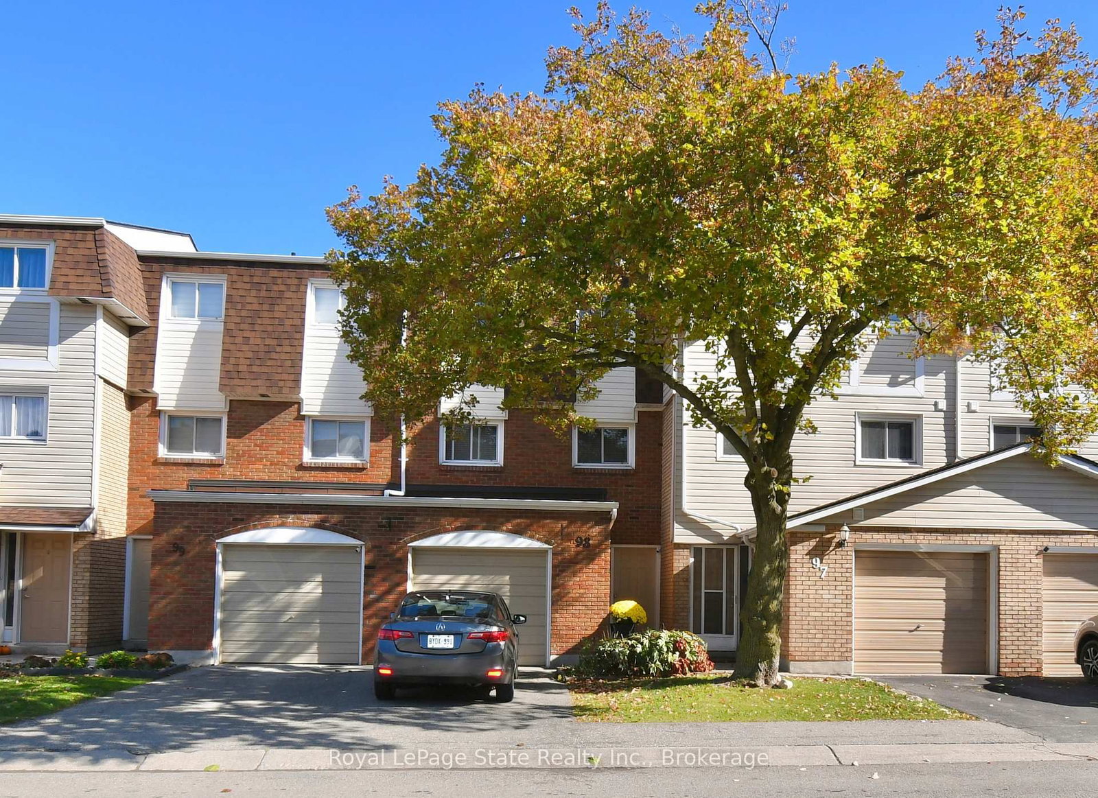 Townhouse for sale at 98-11 Harrisford Street, Hamilton, Ontario, L8K 6L7 - Red Hill - MLS: X12553864