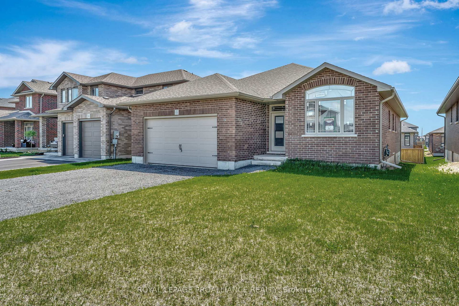 Detached House for sale at 15 Andrew Crescent, Quinte West, Ontario, K8V 0K1 - Murray Ward - MLS: X12555198