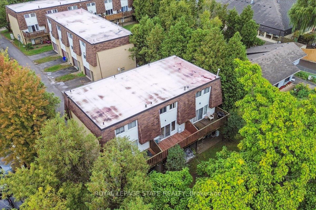 Townhouse for sale at 12-36 Greendale Drive, Hamilton, Ontario, L9C 5Z4 - Gurnett - MLS: X12556028