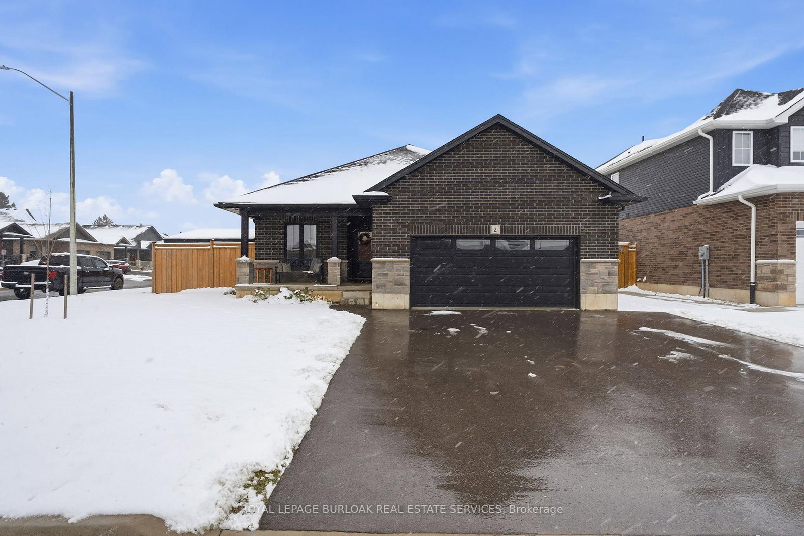 Detached House sold at 2 Pursel Street, Norfolk, Ontario, N0E 1Y0 - Waterford - MLS: X12556290