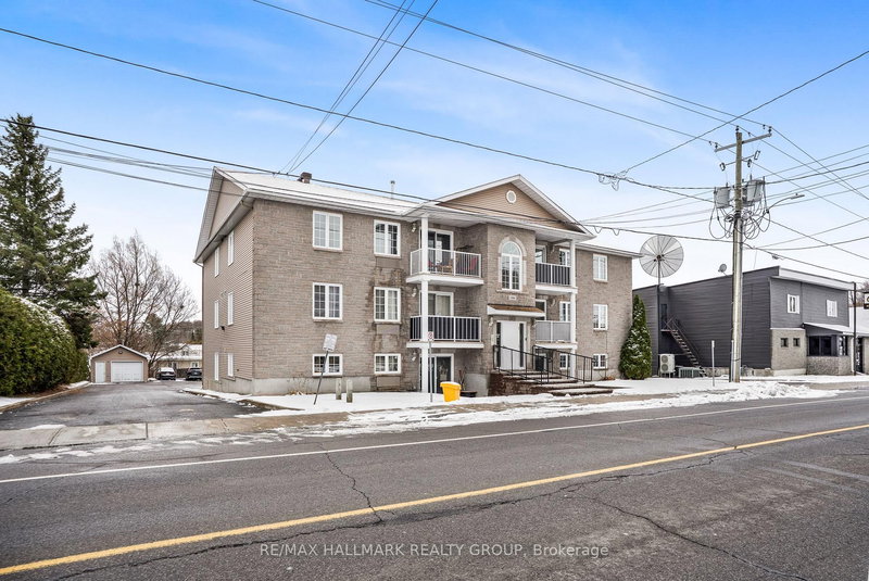 302 - 1005 Laurier St, Clarence-Rockland, K4K 1T7 | Image 2