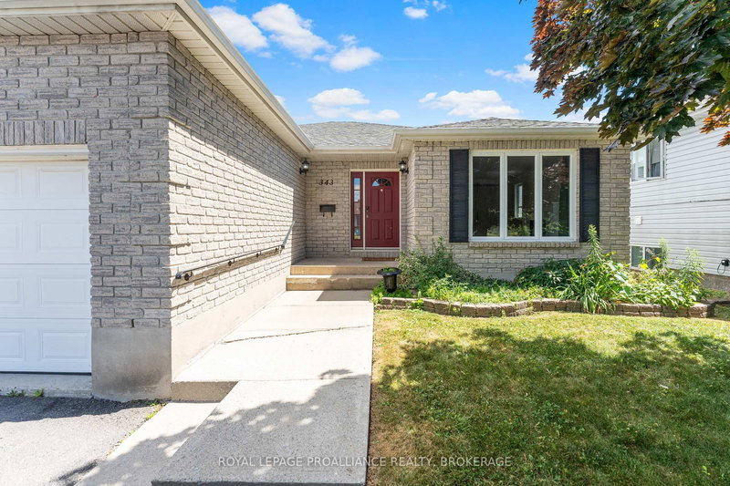 343 Sunrise Cres, Kingston, K7M 8A5 | Image 2