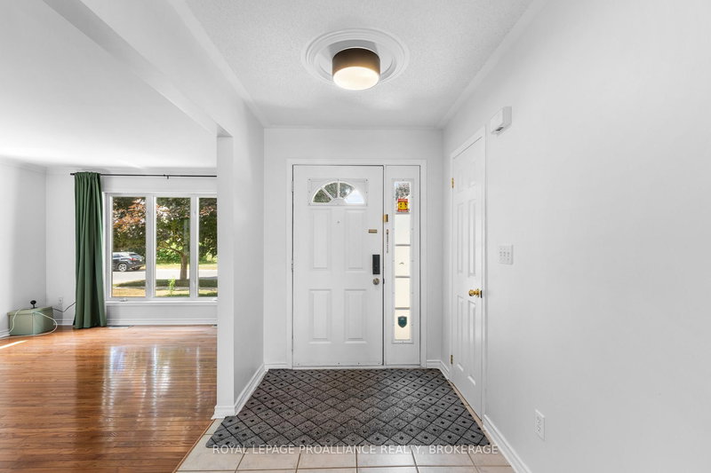 343 Sunrise Cres, Kingston, K7M 8A5 | Image 3