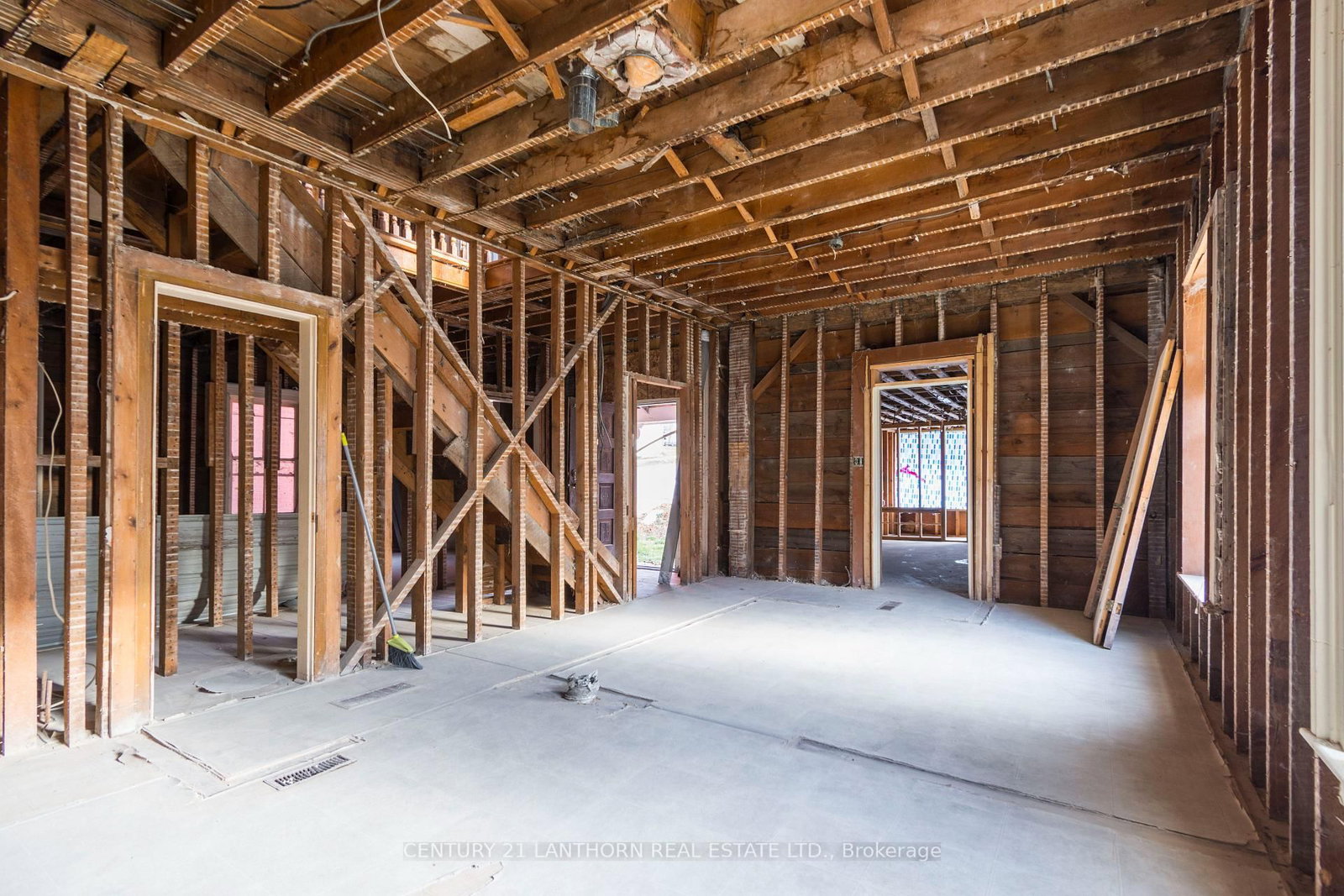 3 Forsyth Street • Limoges, ON photo 5