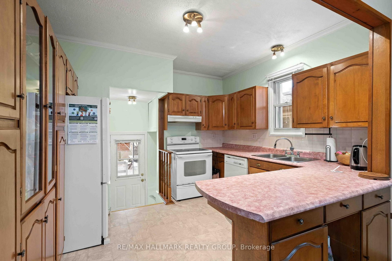 Detached House for sale at 318 Shakespeare Street, Ottawa, Ontario, K1L 5M2 - Vanier - MLS: X12559020