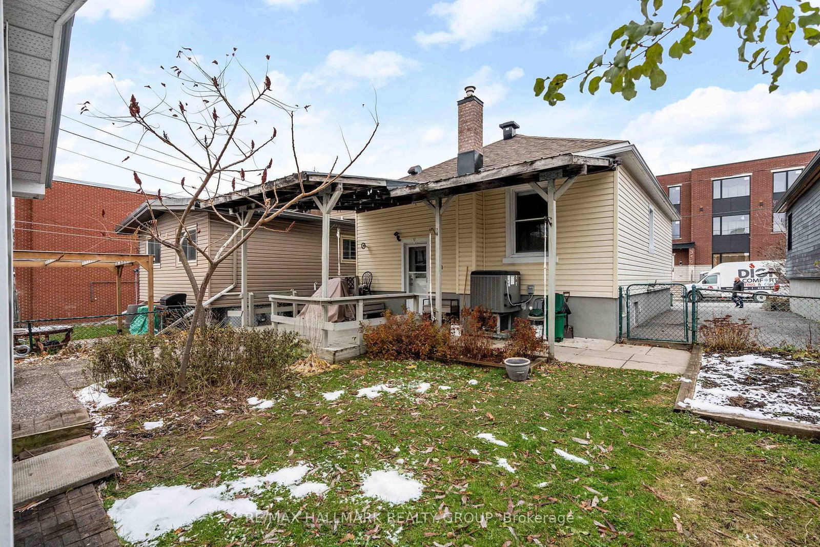 Detached House for sale at 318 Shakespeare Street, Ottawa, Ontario, K1L 5M2 - Vanier - MLS: X12559020