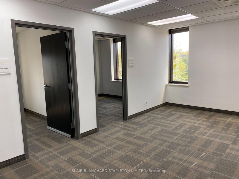 2A - 688 Queensdale Ave E, Hamilton, L8V 1M1 | Image 3