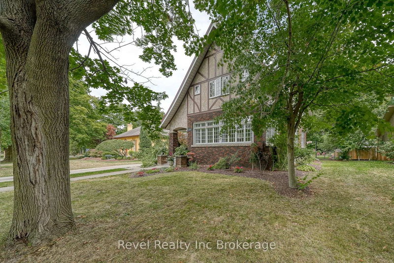140 Vansittart Ave, Woodstock, N4S 6E6 | Image 3
