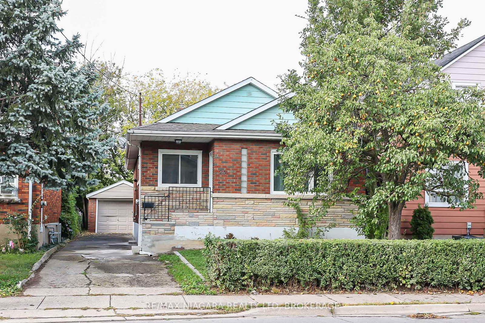 261 Vine Street • St. Catharines, ON photo 1