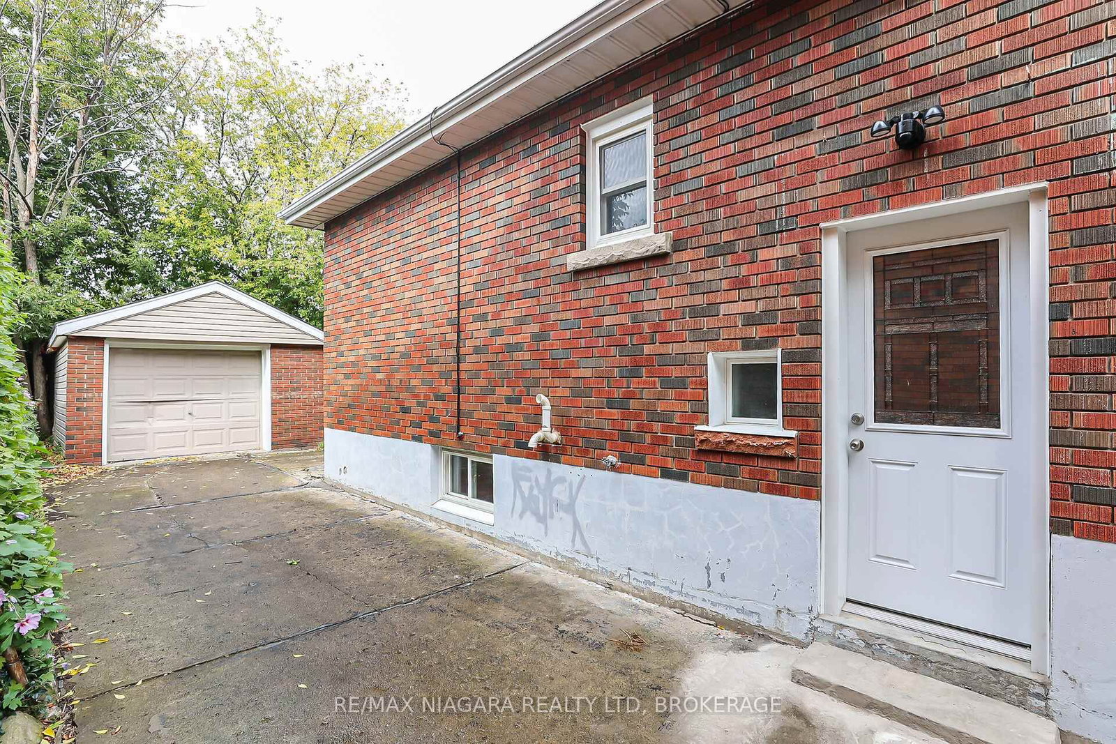261 Vine Street • St. Catharines, ON photo 8