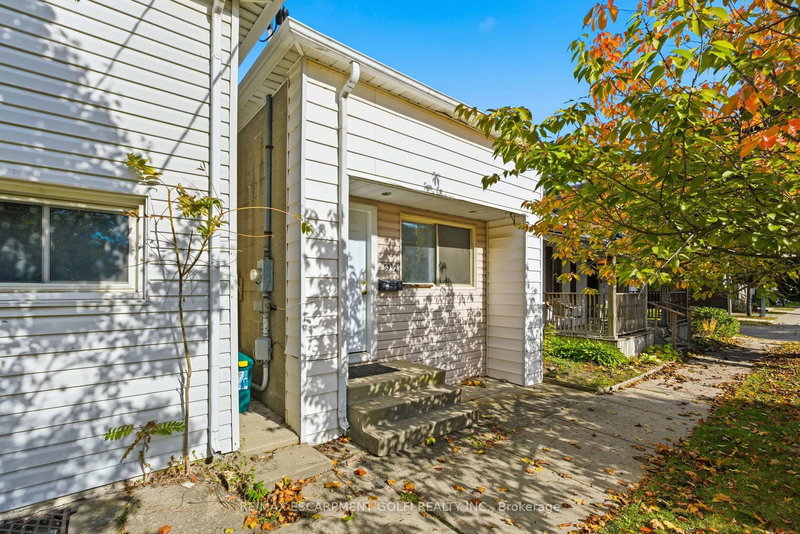 53 1/2-55 Duke St, Brantford, N3T 3T8 | Image 2