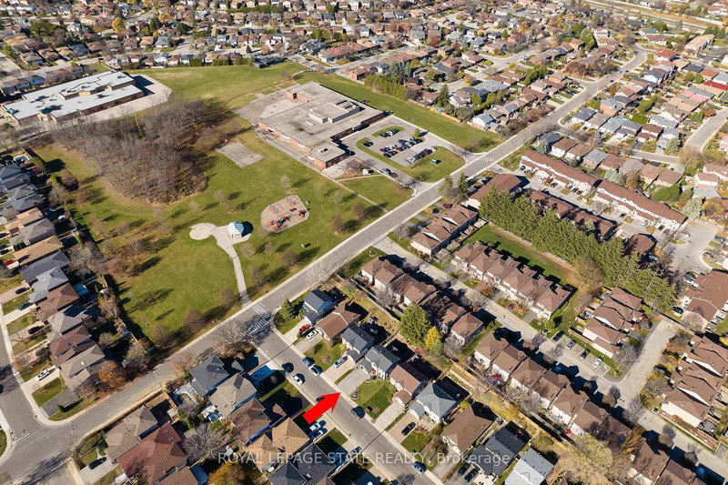 46 Novoco Dr, Hamilton, L9C 7E8 | Image 2