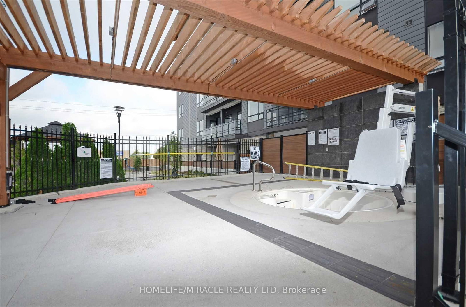 243 Northfield Drive E, Unit 211 - Photo 25