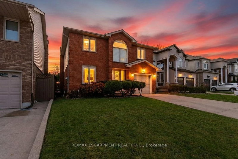 113 Greenshire Dr, Hamilton, L9C 7G5 | Image 2