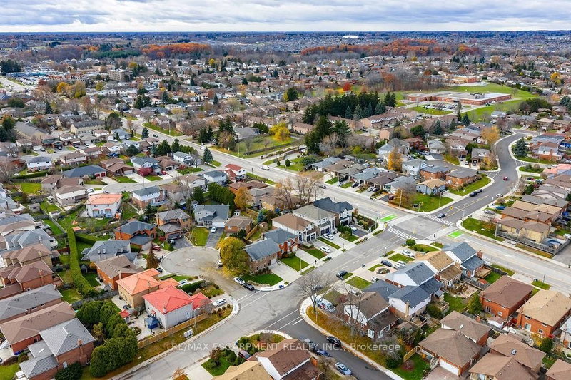 113 Greenshire Dr, Hamilton, L9C 7G5 | Image 3