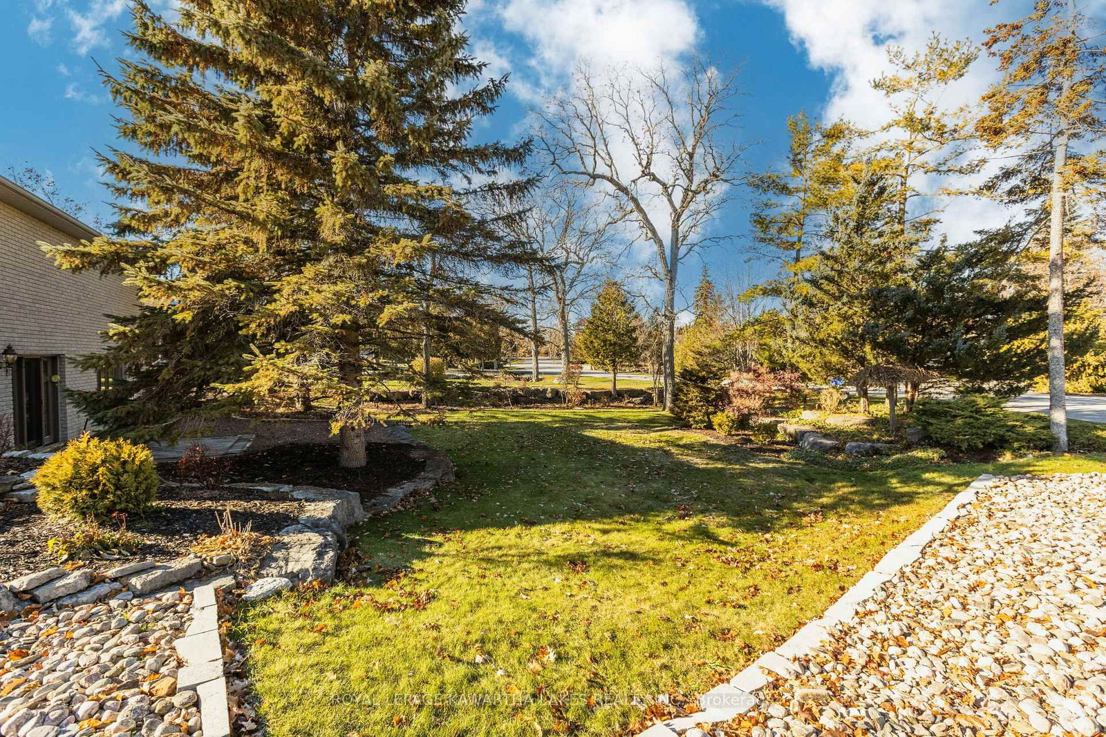 Detached House for sale at 83 Navigators Trail, Kawartha Lakes, Ontario, K0M 1A0 - Bobcaygeon - MLS: X12565254
