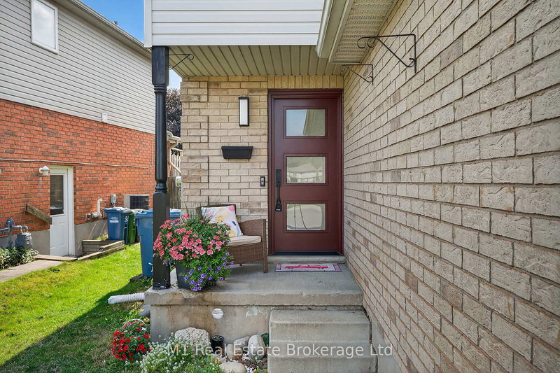 155 Stephanie Dr, Guelph, N1K 1X7 | Image 2