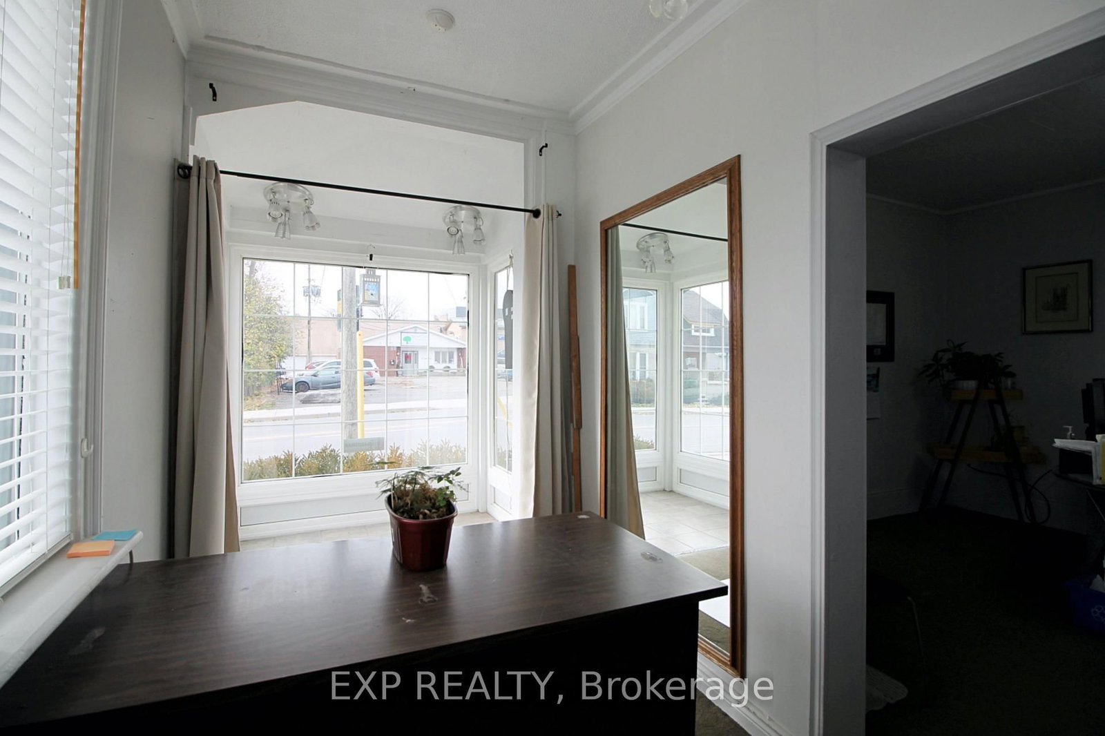 79 Centre Street N - Photo 5