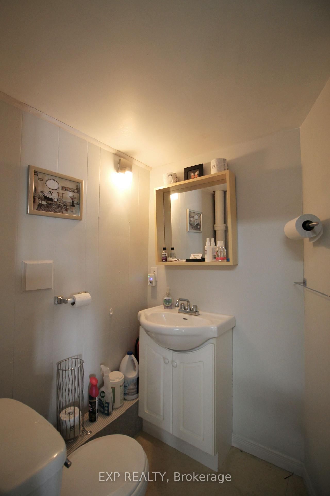 79 Centre Street N - Photo 7